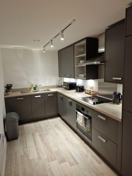 Modern-New Build Apartment In Birmingham Esterno foto