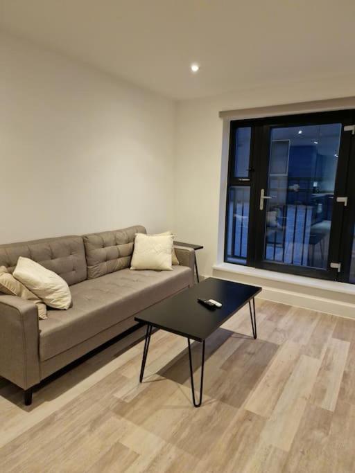 Modern-New Build Apartment In Birmingham Esterno foto