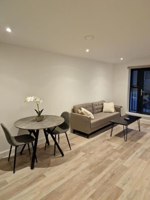 Modern-New Build Apartment In Birmingham Esterno foto